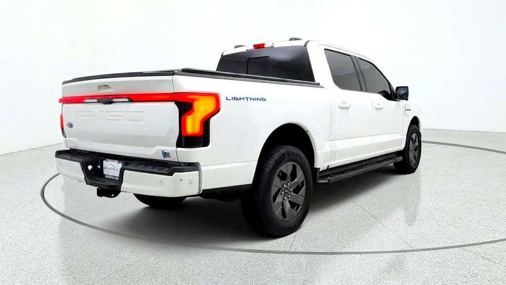 Used 2023 Star White Metallic Tri-Coat Ford LARIAT 4WD SuperCrew 5.5