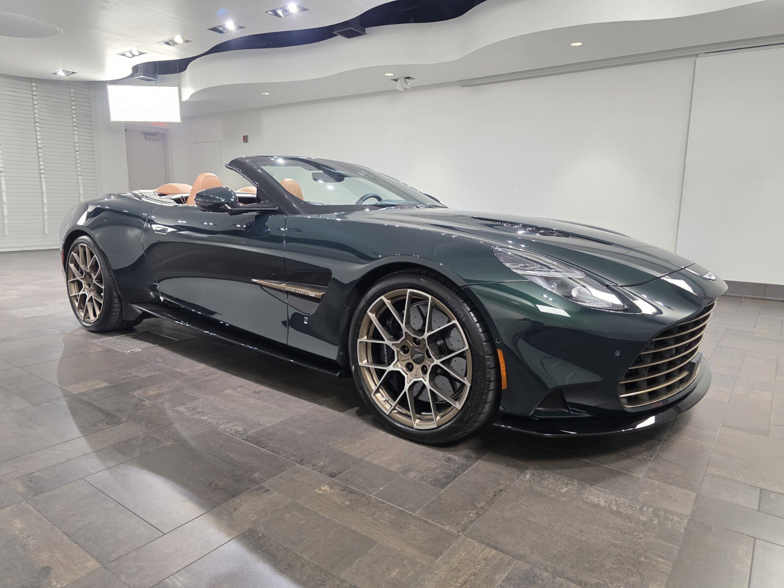 2026 Aston Martin Vanquish Volante's photo