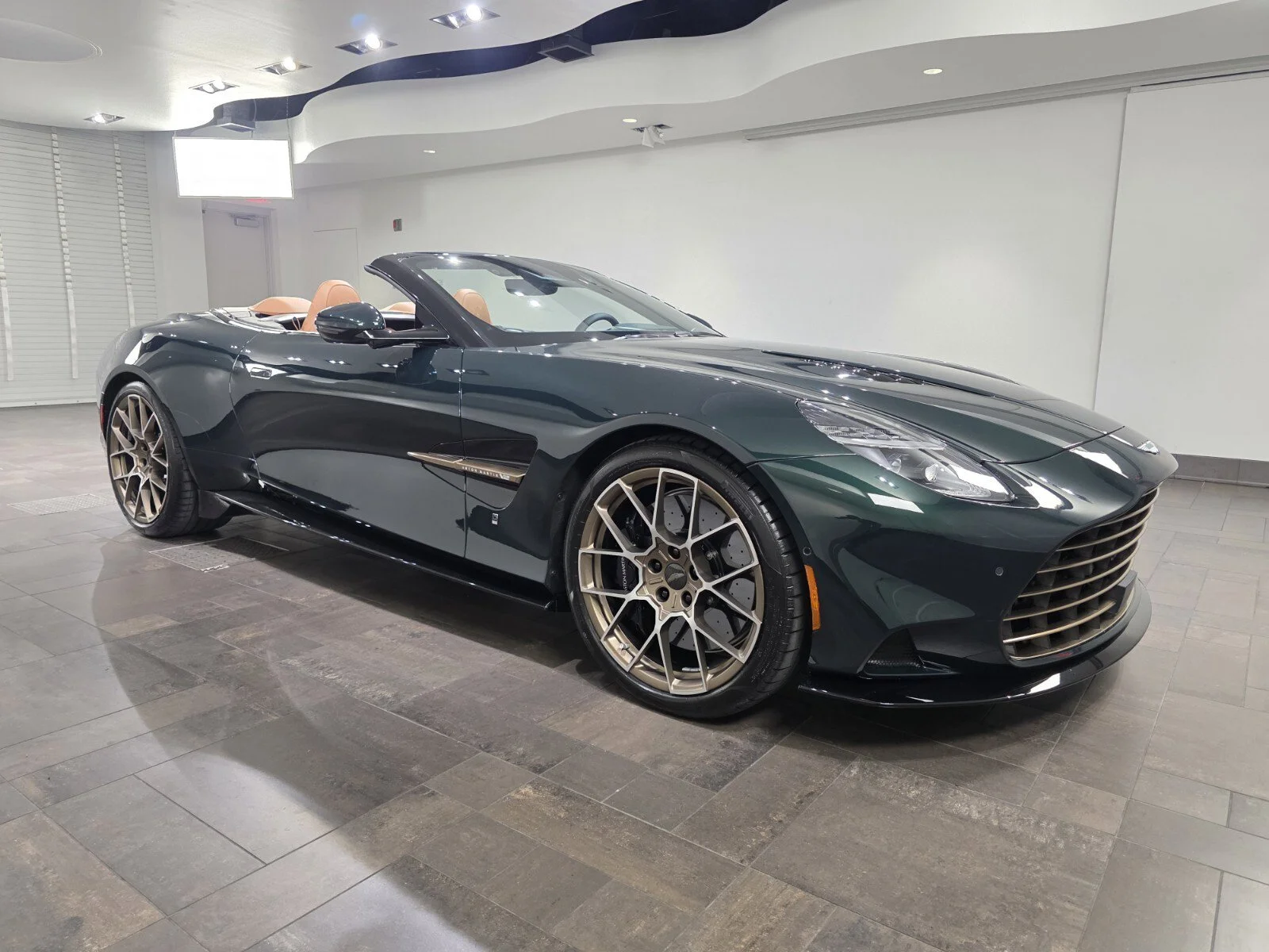 2026 Aston Martin Vanquish Volante's photo