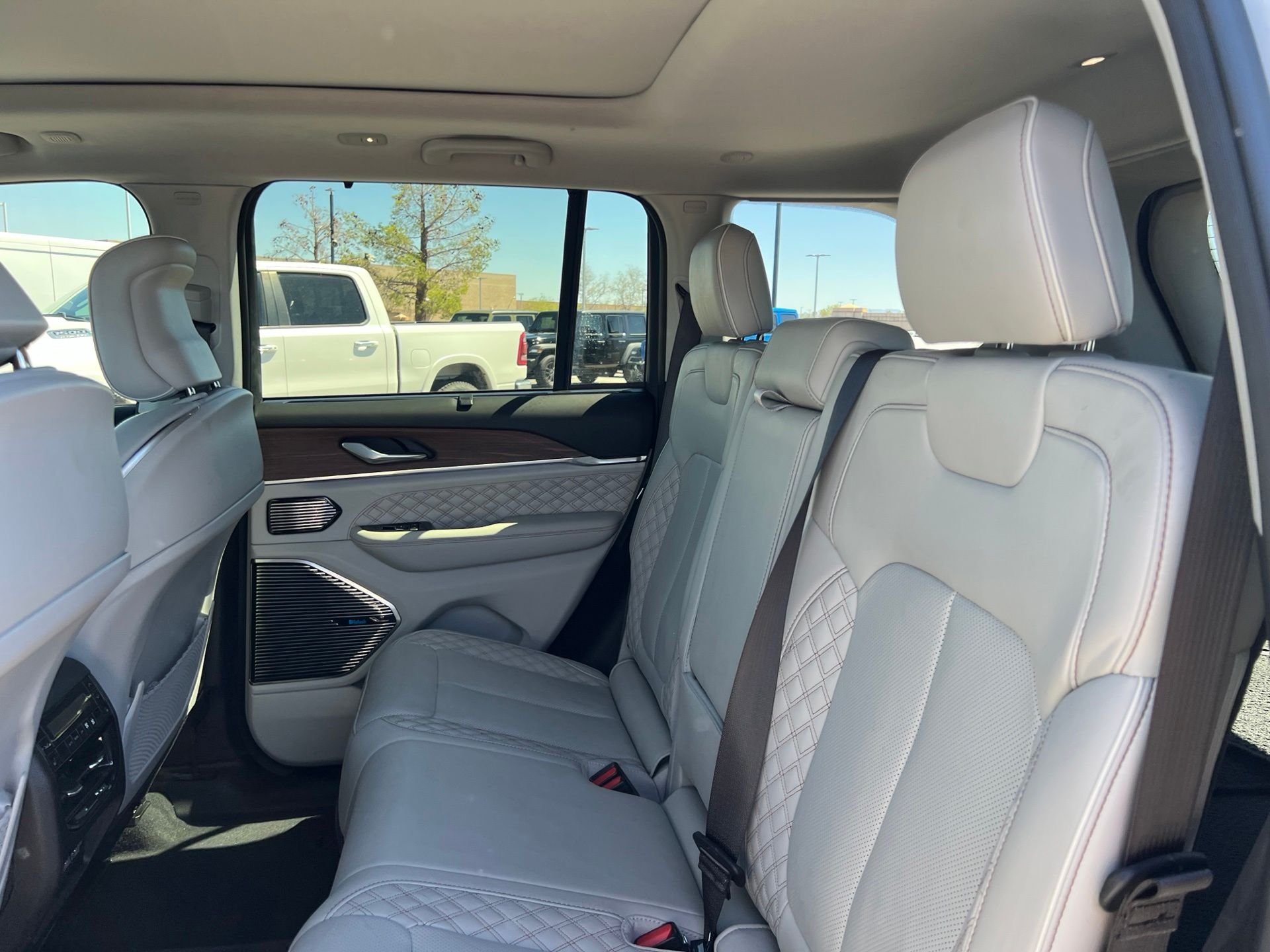 Used 2023 White Jeep Summit image 26