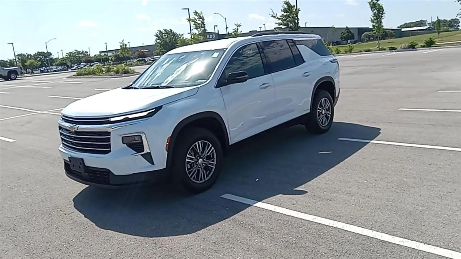 New 2026 Polar White Tricoat Chevrolet LT image 4
