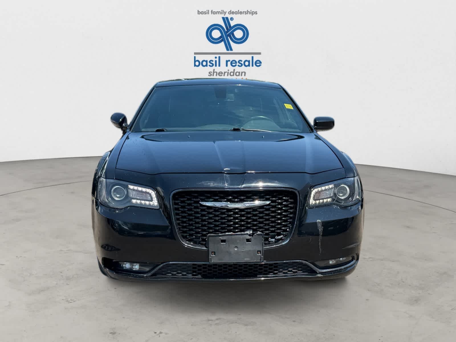 Used 2018 Gloss Black Chrysler 300S image 10