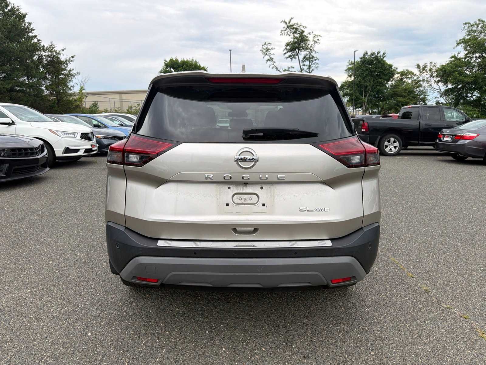 Used 2021 Champagne Silver Metallic Nissan SL image 4