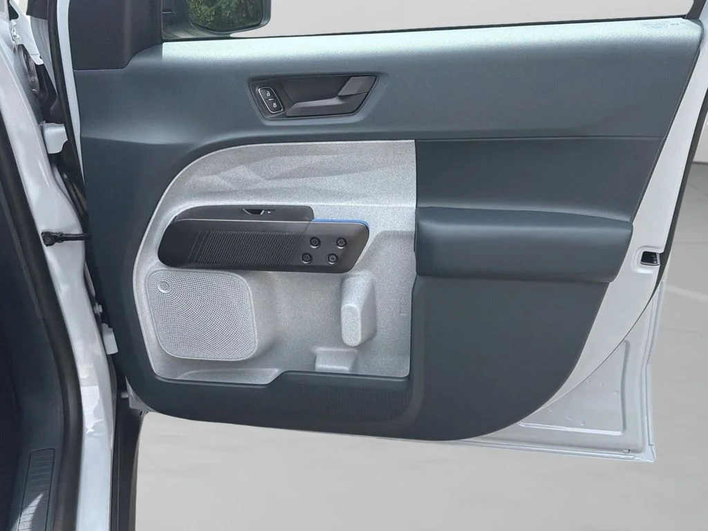 New 2026 Space White Metallic Ford XLT image 49
