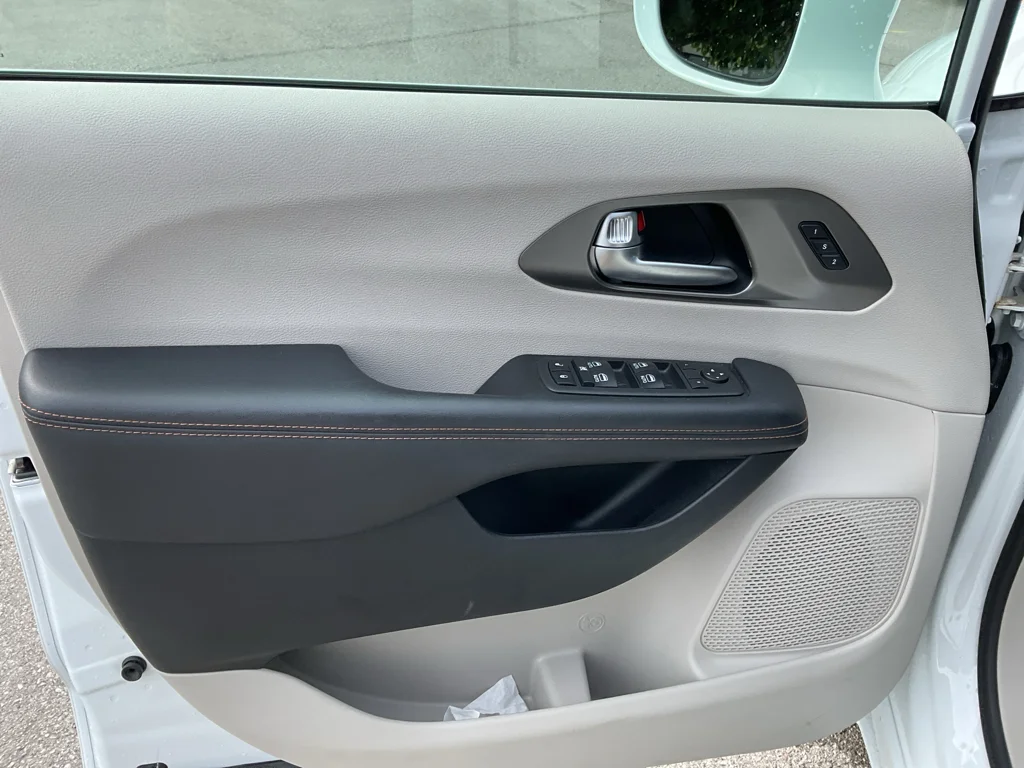 Used 2020 Bright White Clearcoat Chrysler Touring L Plus image 18