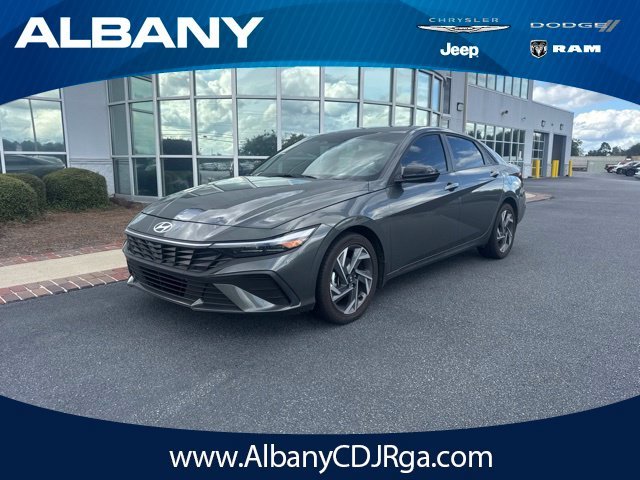 Used 2025 Gray Hyundai SEL Sport image 1
