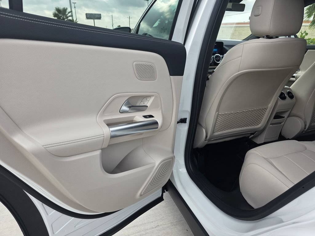 New 2026 Polar White Mercedes-Benz GLA 250 image 39