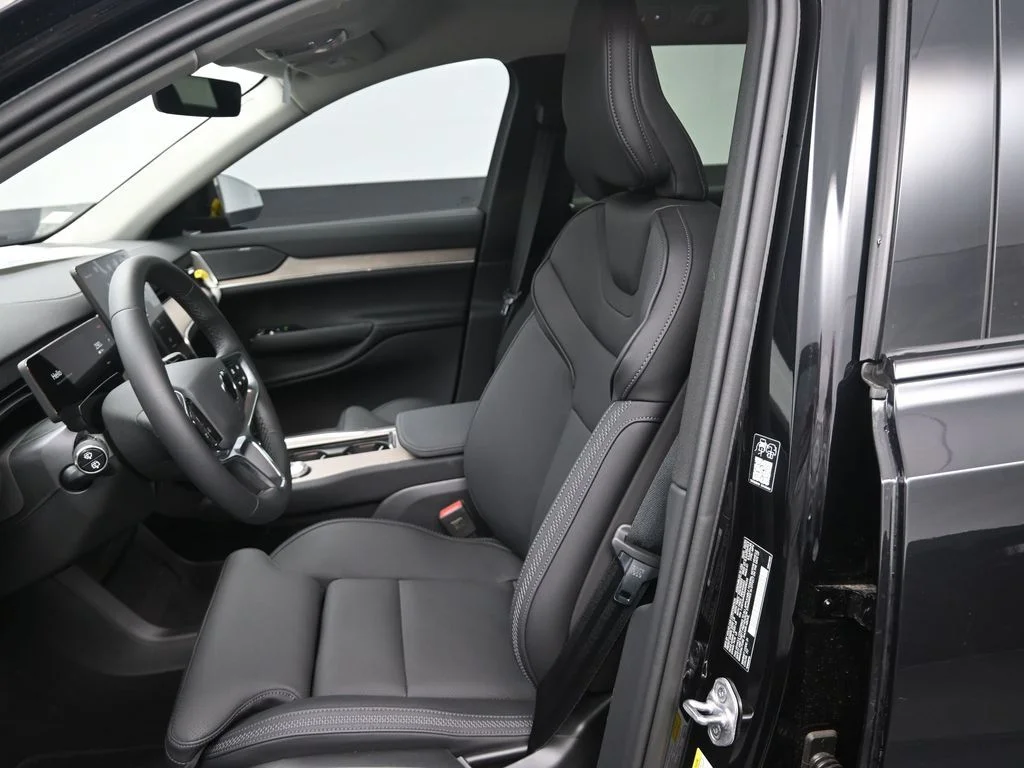 2025 Volvo EX90 Plus - Photo 10