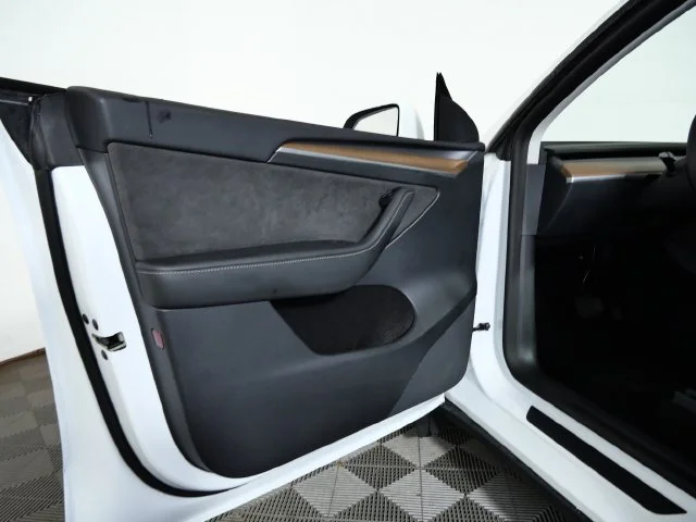 Used 2023  Tesla Long Range image 15
