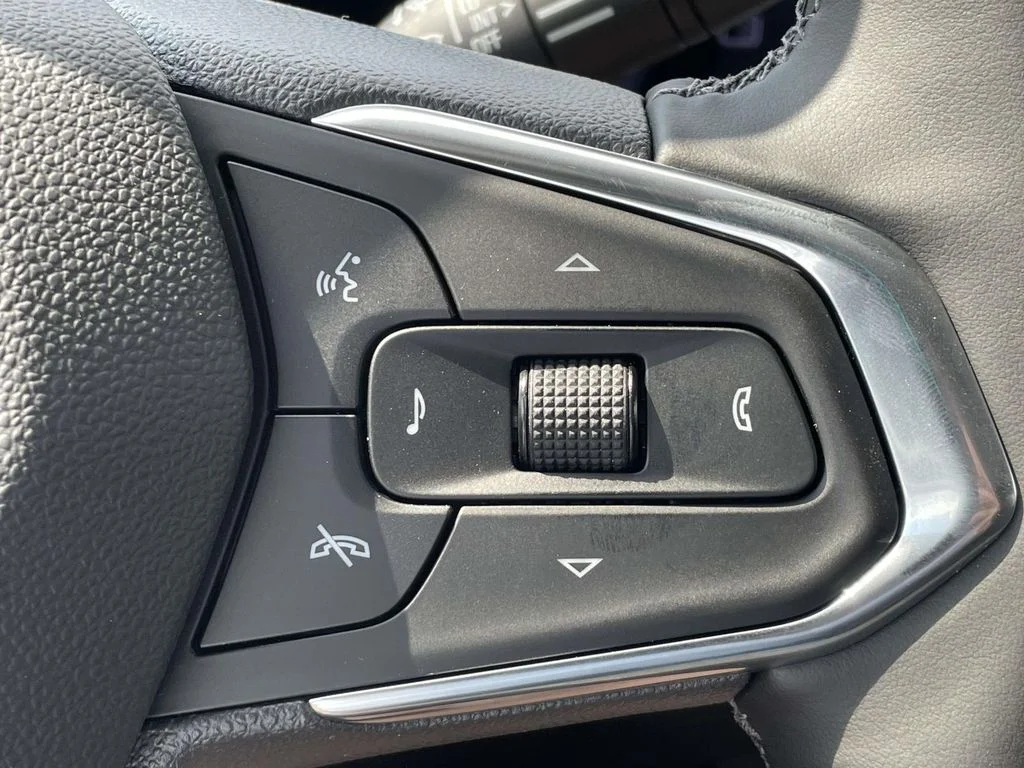 New 2026 Mosaic Black Metallic Chevrolet LT image 29