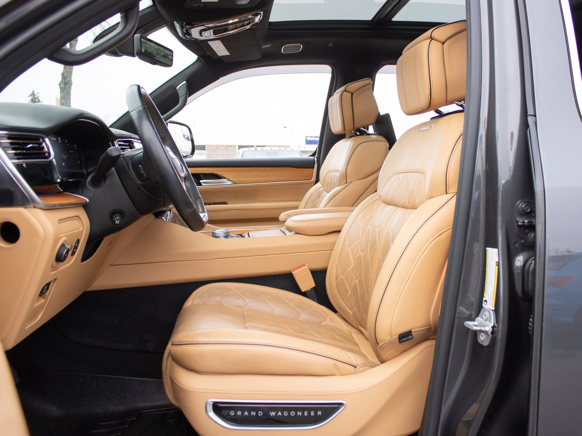 Used 2022 Grey Jeep Series III* 4x4, Massaging Heated/Ventilated Seats, Rear-Seat Entertainment Group, Panoramic Roof image 2