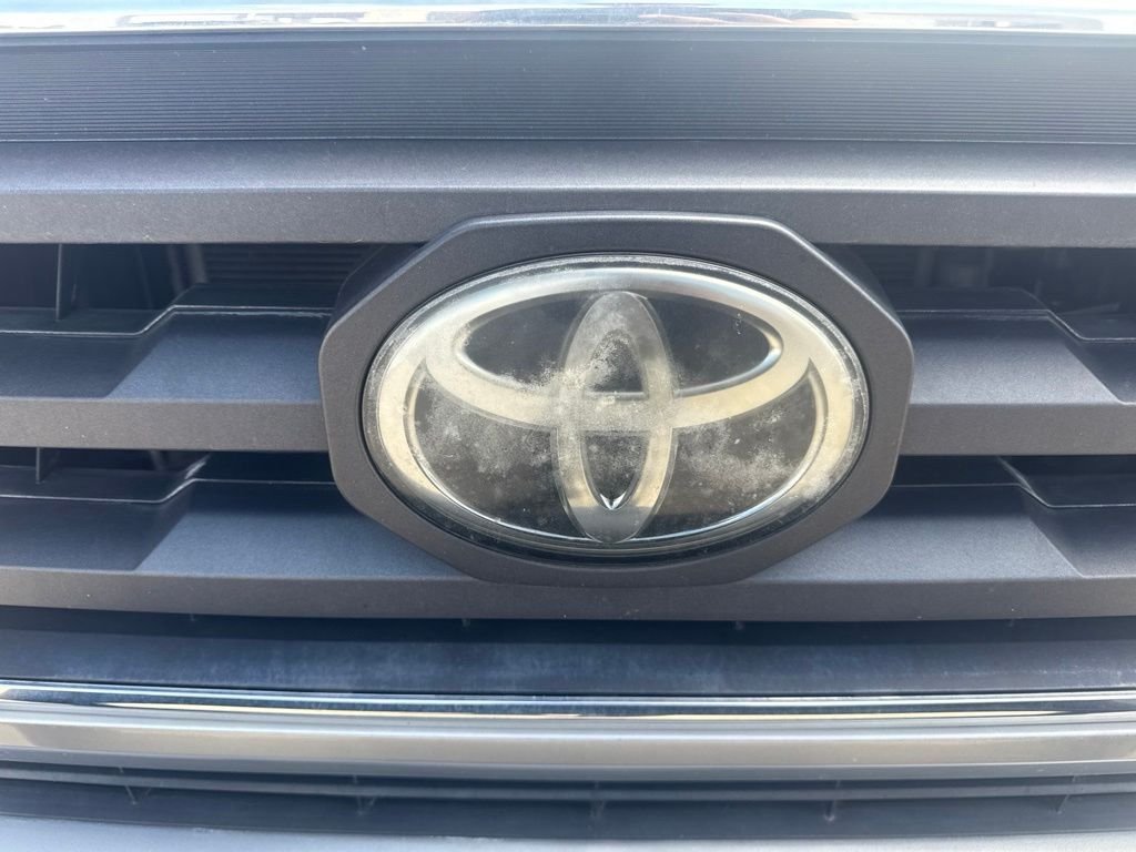Used 2020  Toyota SR5 image 11