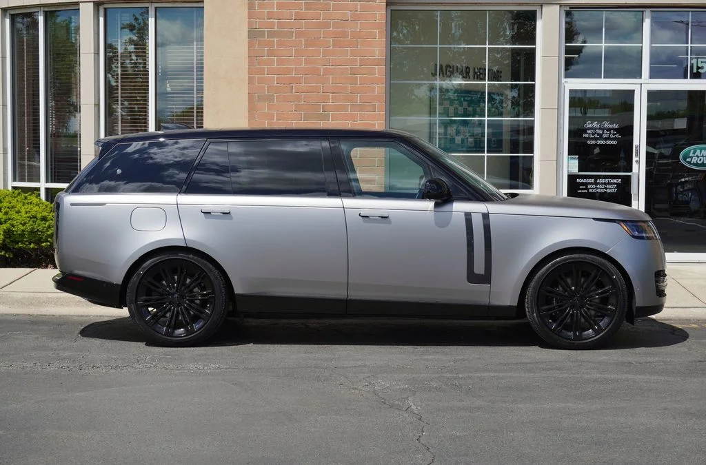 New 2026 Flux Silver Satin Land Rover SE image 7