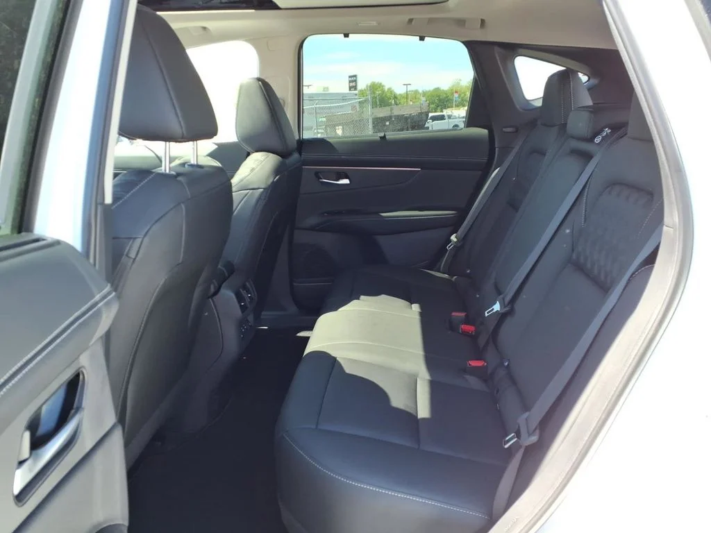 New 2026 Everest White Pearl TriCoat / Super Black Two-tone Nissan Platinum image 22