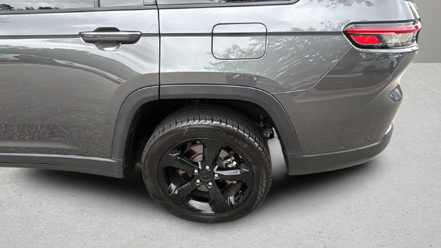 Used 2023 Gray Jeep Altitude image 37