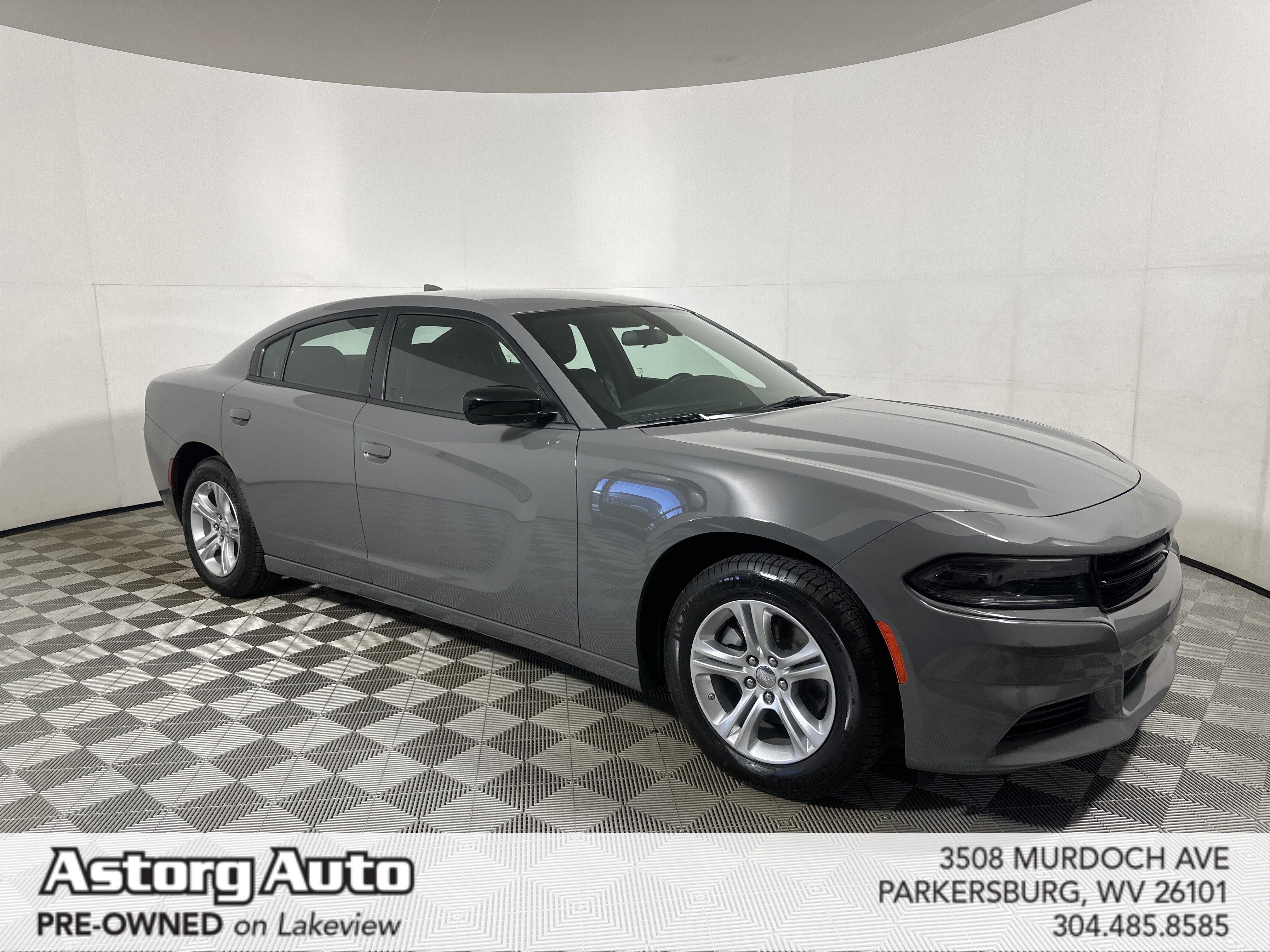 Used 2023 Destroyer Gray Clearcoat Dodge SXT image 1