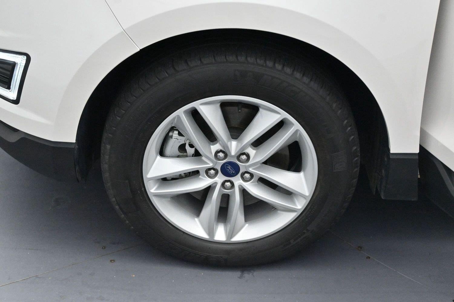 Used 2017 White Platinum Metallic Tri-Coat Ford SEL image 28