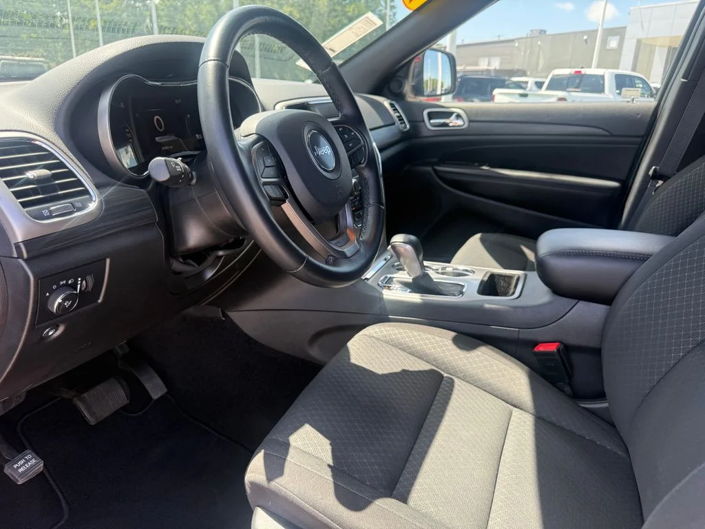 Used 2021 Red Jeep Laredo E image 4