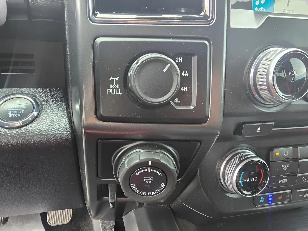 Used 2018 SHADOW BLACK Ford LARIAT image 18