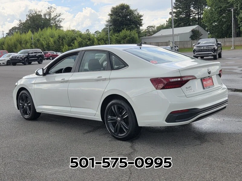 Used 2024 Opal White Volkswagen SE AUTO image 3