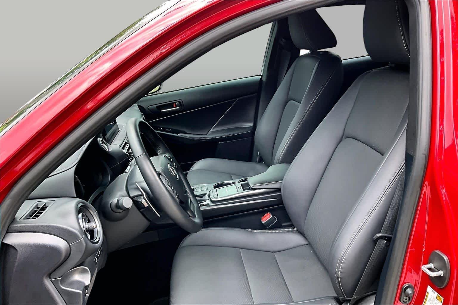 Used 2025 Matador Red Mica Lexus  image 8