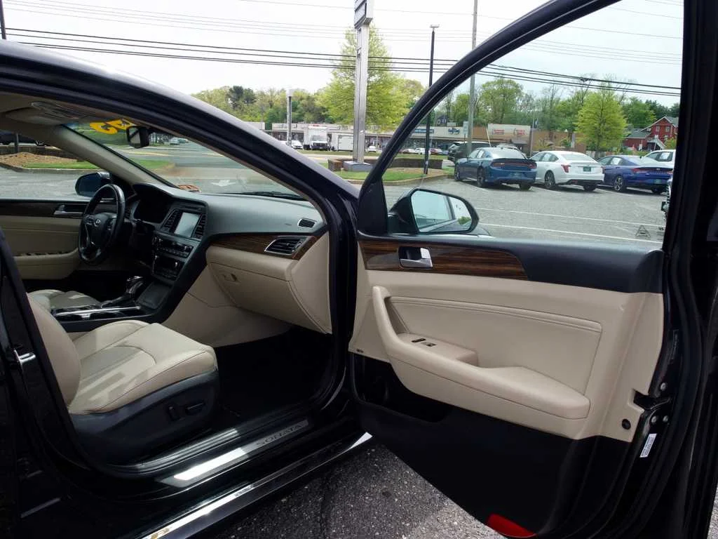 Used 2017 Black Hyundai Limited image 33