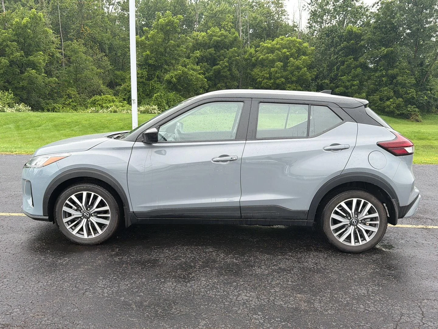 Used 2023 Gray/Super Black Nissan SV image 8