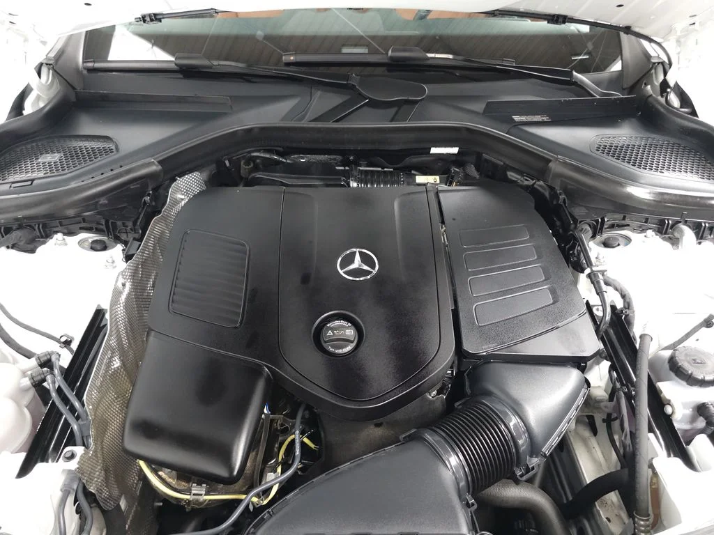 Certified Used 2026 Polar White Mercedes-Benz GLC 300 image 31
