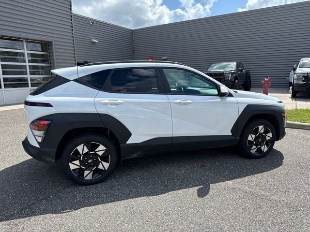 Used 2024 White Hyundai SEL image 5