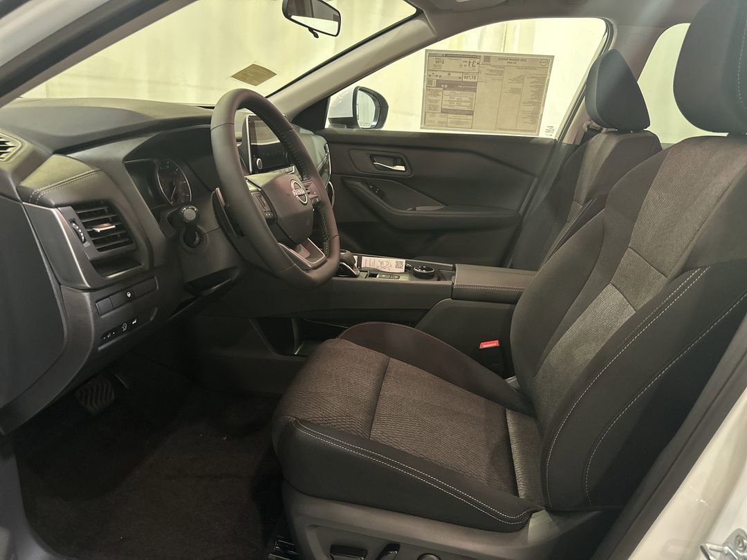 2026 Nissan Rogue SV - Photo 12