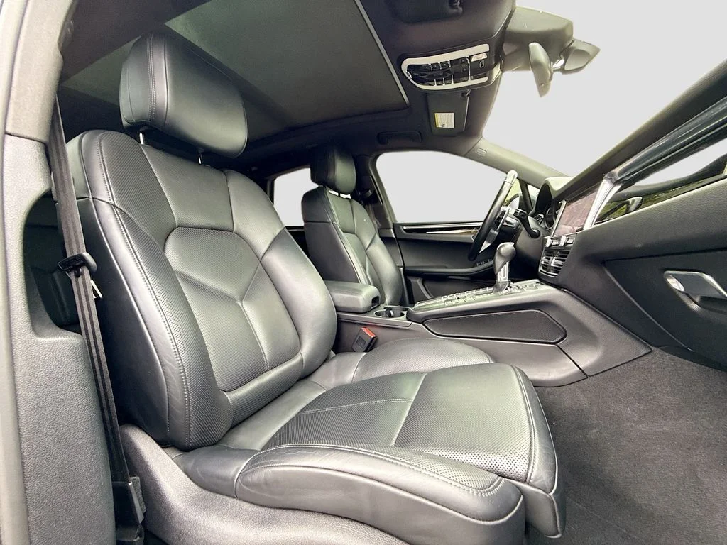 Used 2021  Porsche S image 31