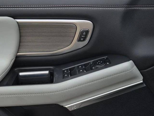 New 2026 Star White Metallic Tri-Coat Ford MAX Platinum® image 38