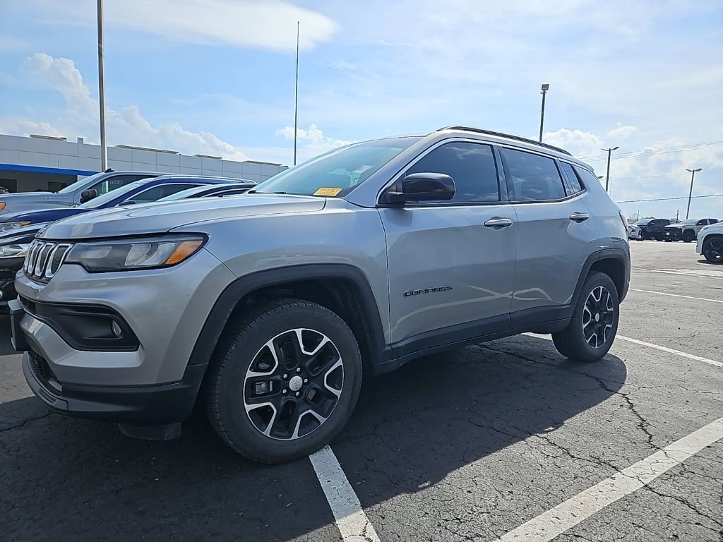 Used 2022 Jeep Compass Latitude with VIN 3C4NJDBB9NT122309 for sale in Kansas City