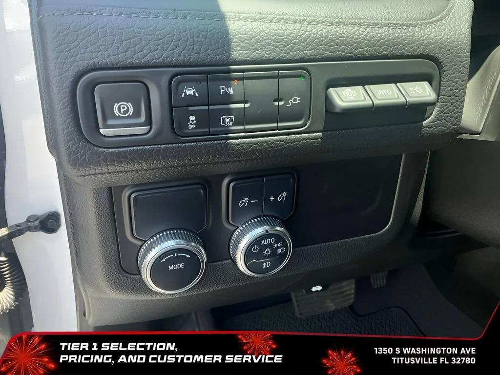Used 2022 White Frost Tricoat GMC Denali image 23