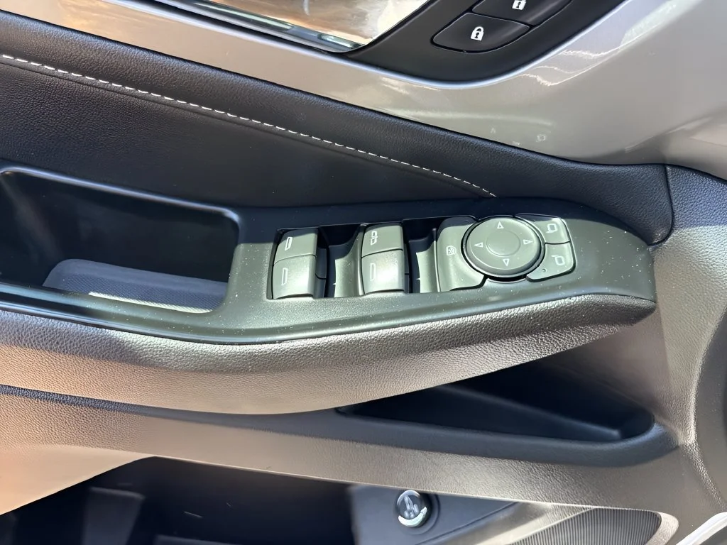 Used 2023 Summit White Chevrolet LT Leather image 11