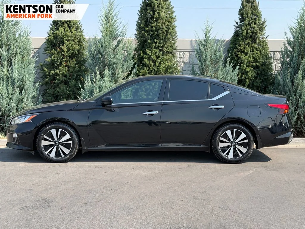 Used 2019 Black Nissan 2.5 SV image 4