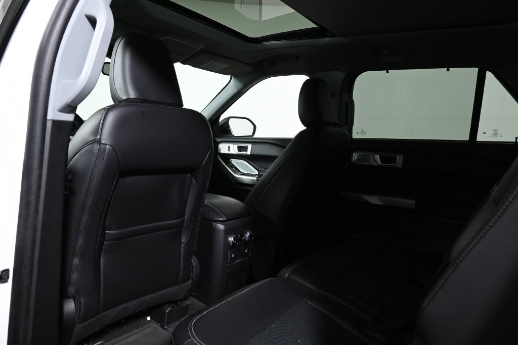Used 2023 White Metallic Ford Limited image 7