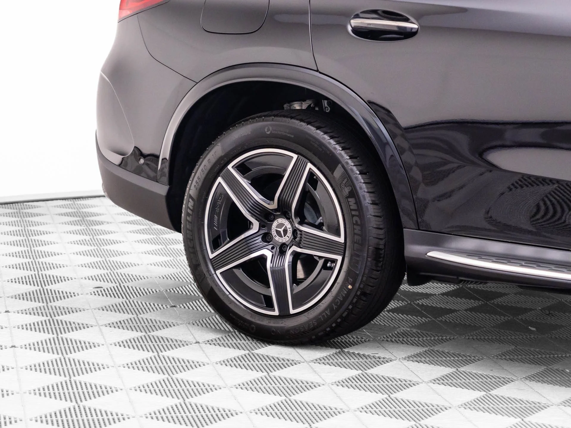 New 2027 Black Mercedes-Benz GLC 300 image 38