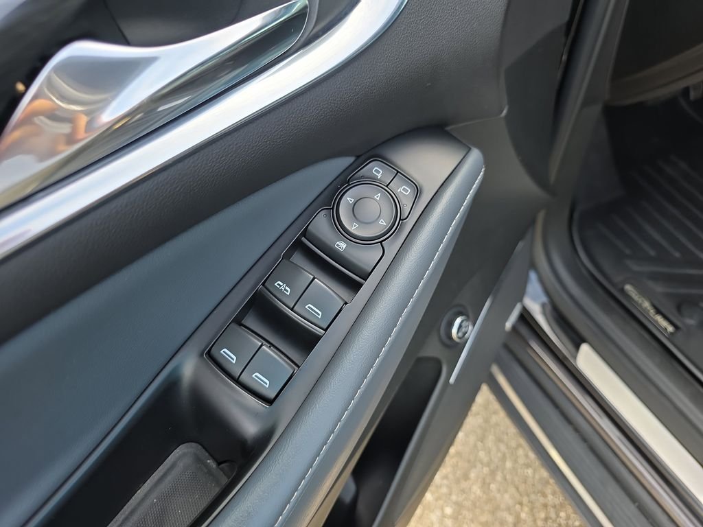 Used 2023 Black Buick Essence image 19