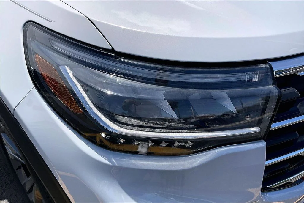New 2026 Space White Metallic Ford Active image 29