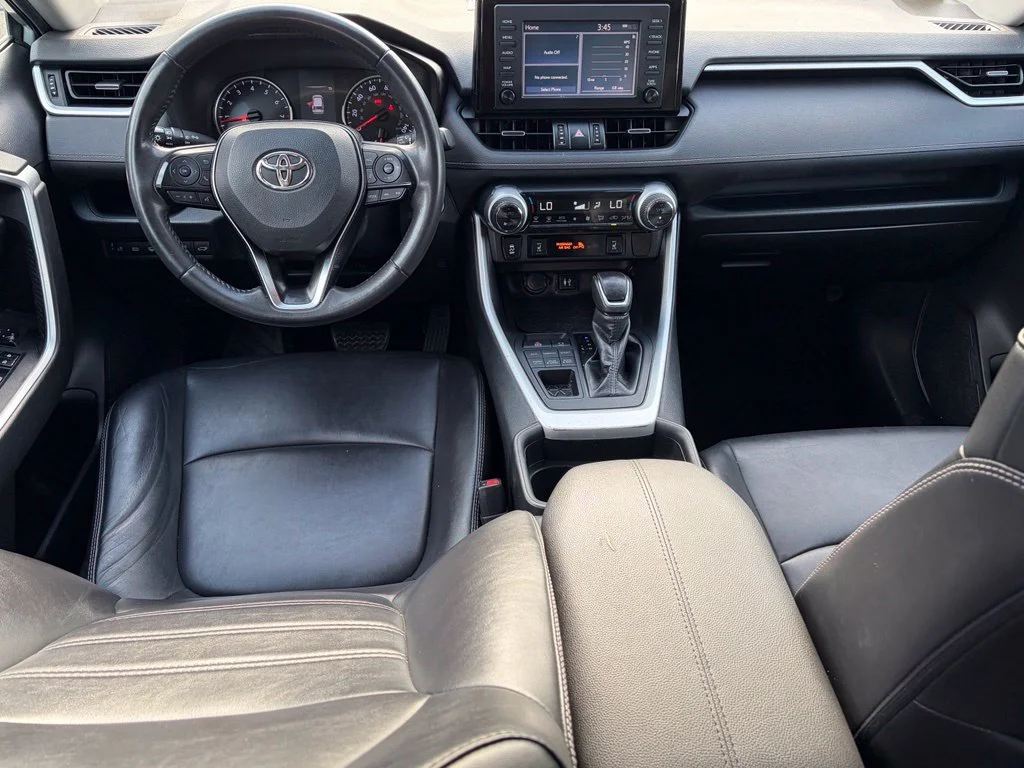 Used 2019 Lunar Toyota XLE Premium image 23