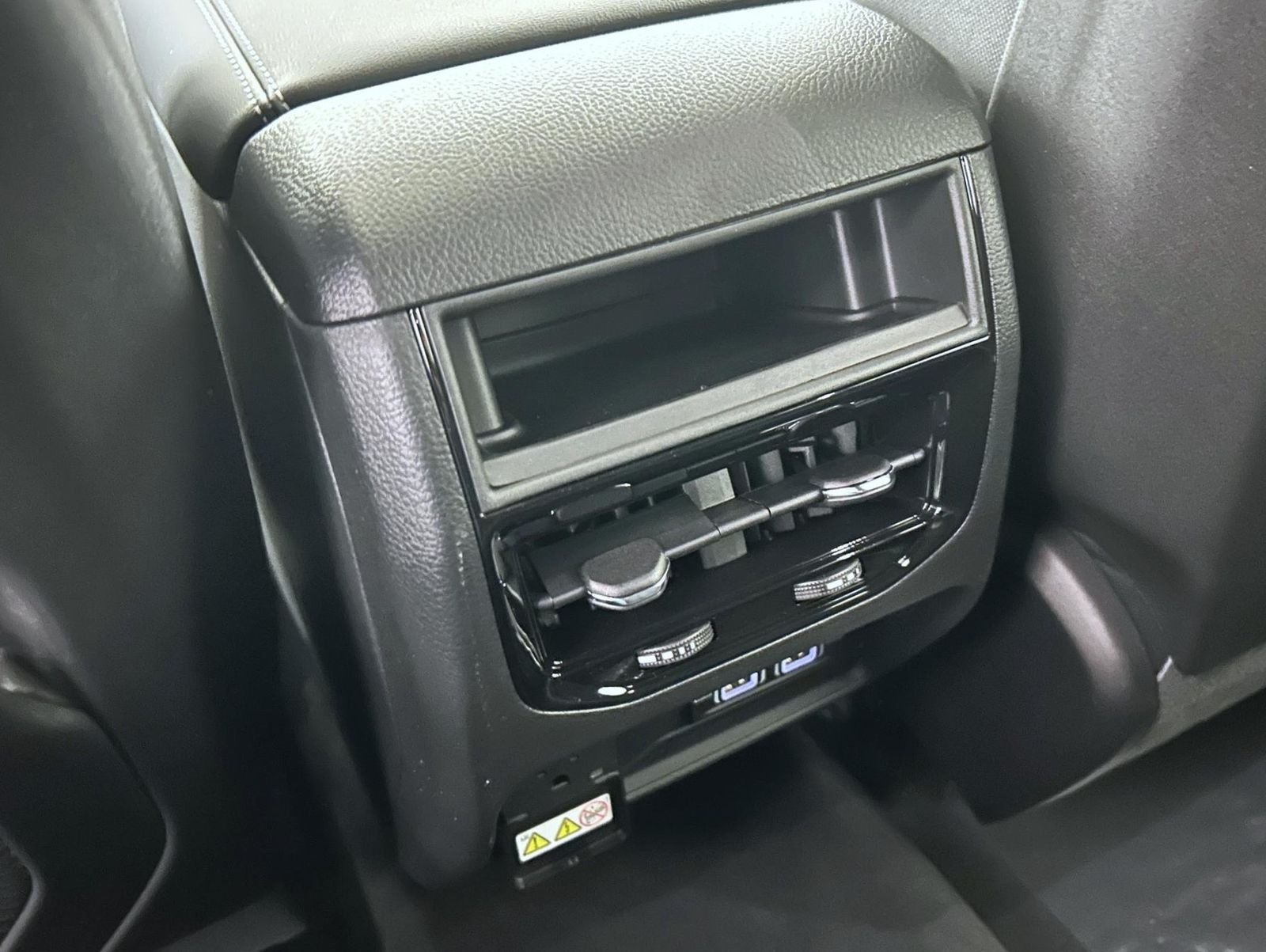 New 2026 Bright White Clear-Coat Exterior Paint Jeep Laredo X image 21