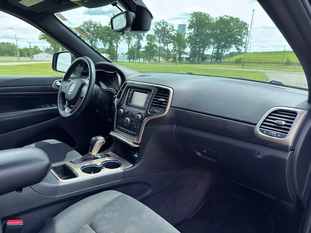 Used 2017 Black Jeep Laredo image 32