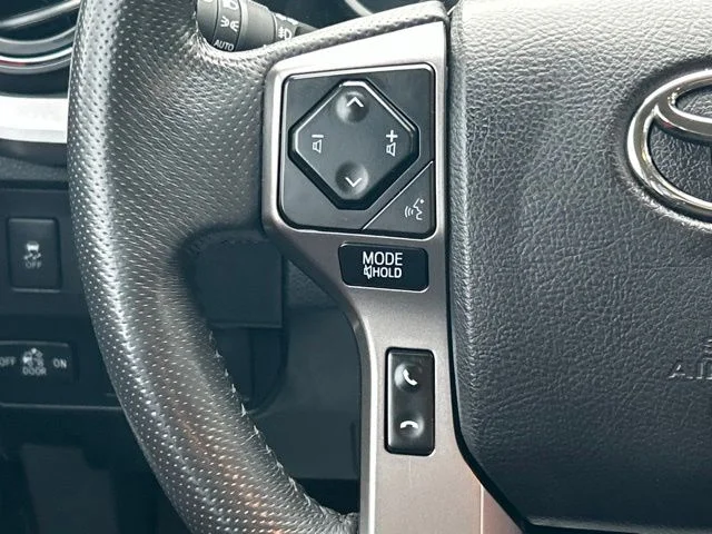 Used 2022 White Toyota SR5 image 51