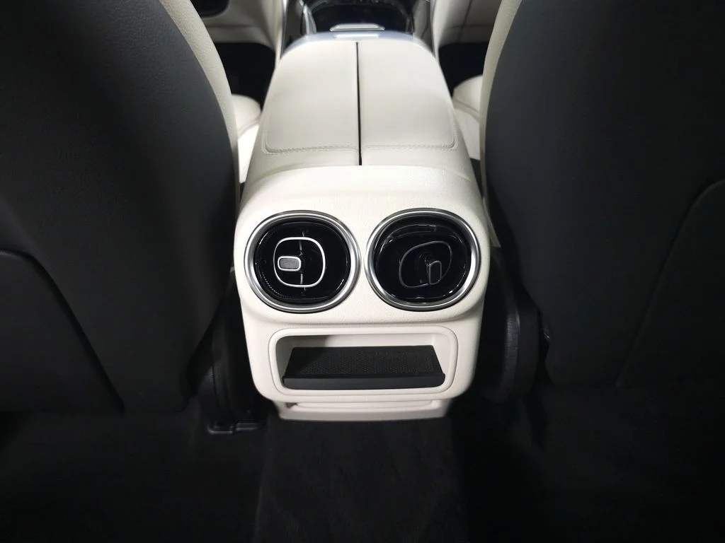 Certified Used 2026  Mercedes-Benz GLC 300 image 24