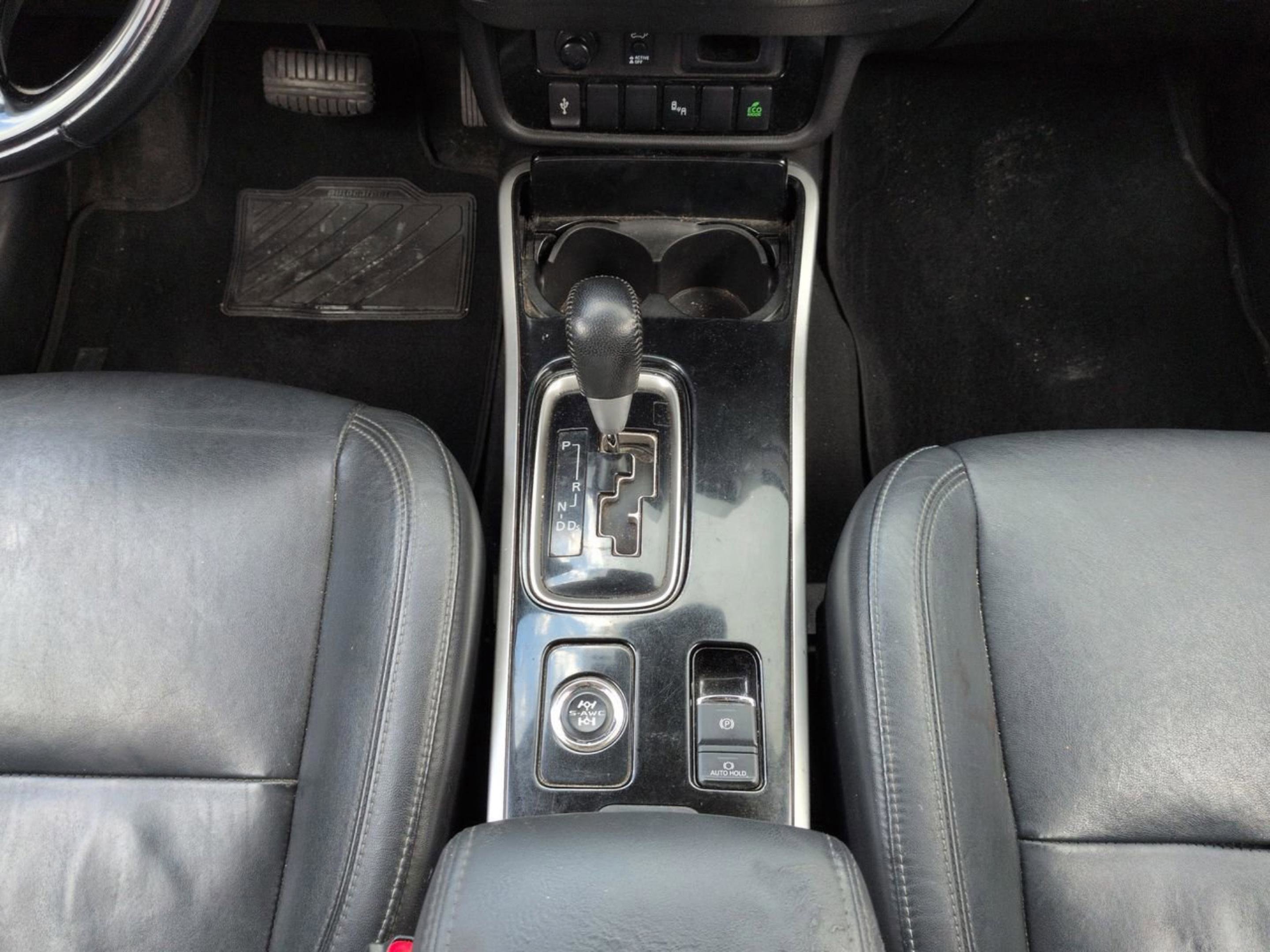Used 2020 Red Diamond Mitsubishi SE image 17