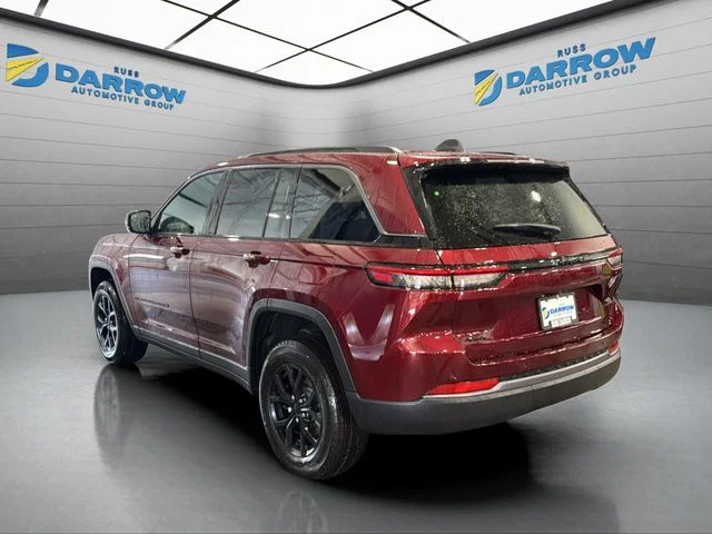 New 2026 Velvet Red Pearl-Coat Exterior Paint Jeep Altitude image 3