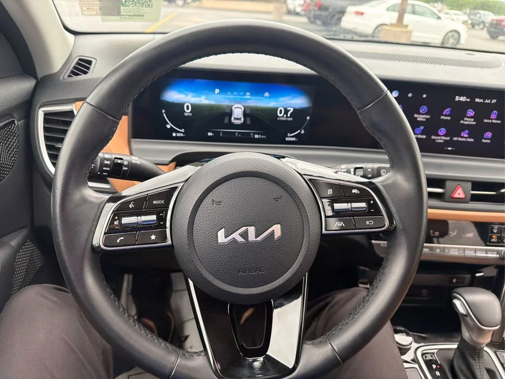 Used 2024 Snow White Pearl Kia EX image 14