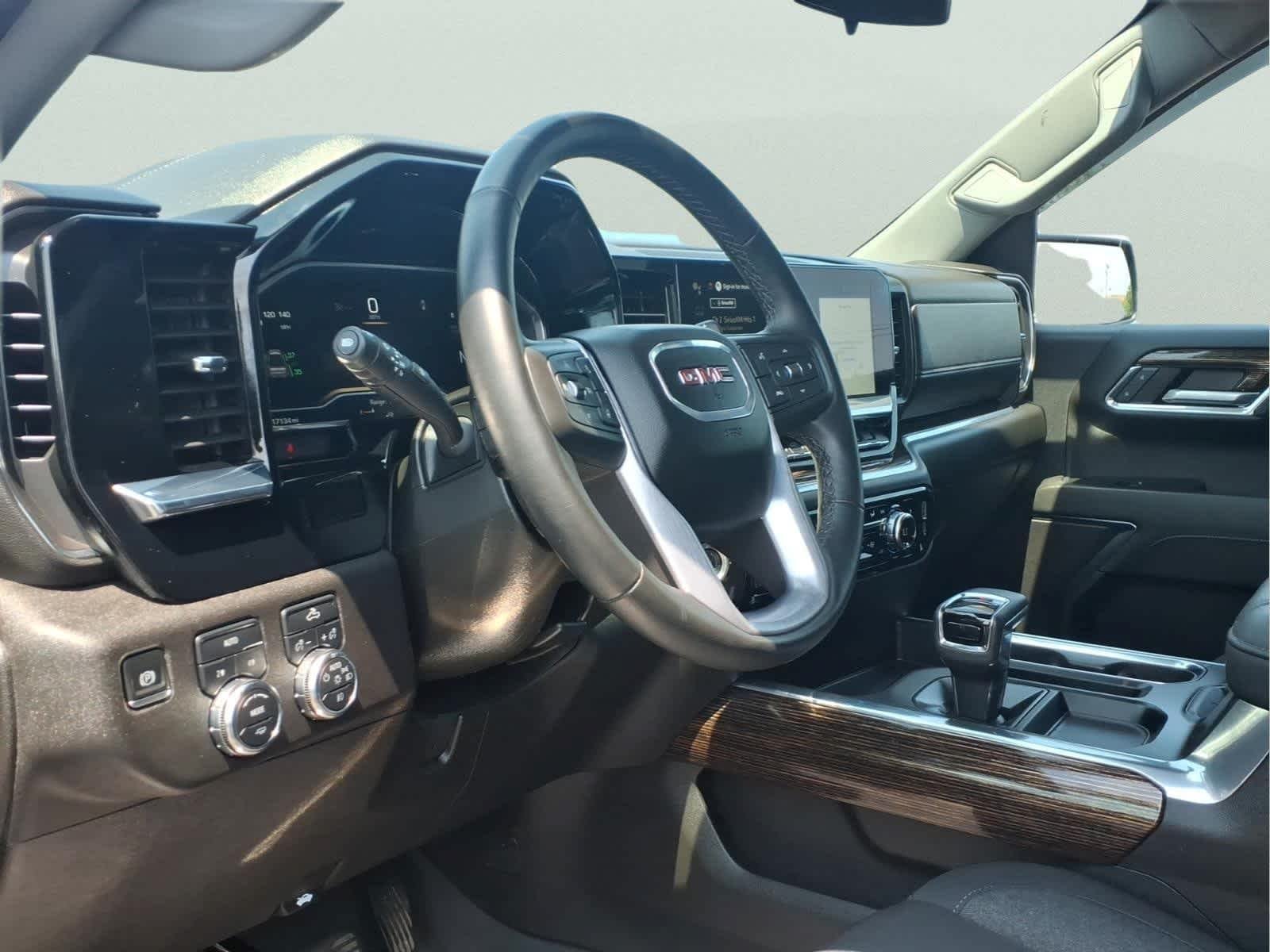 Used 2024 Onyx Black GMC Elevation image 14