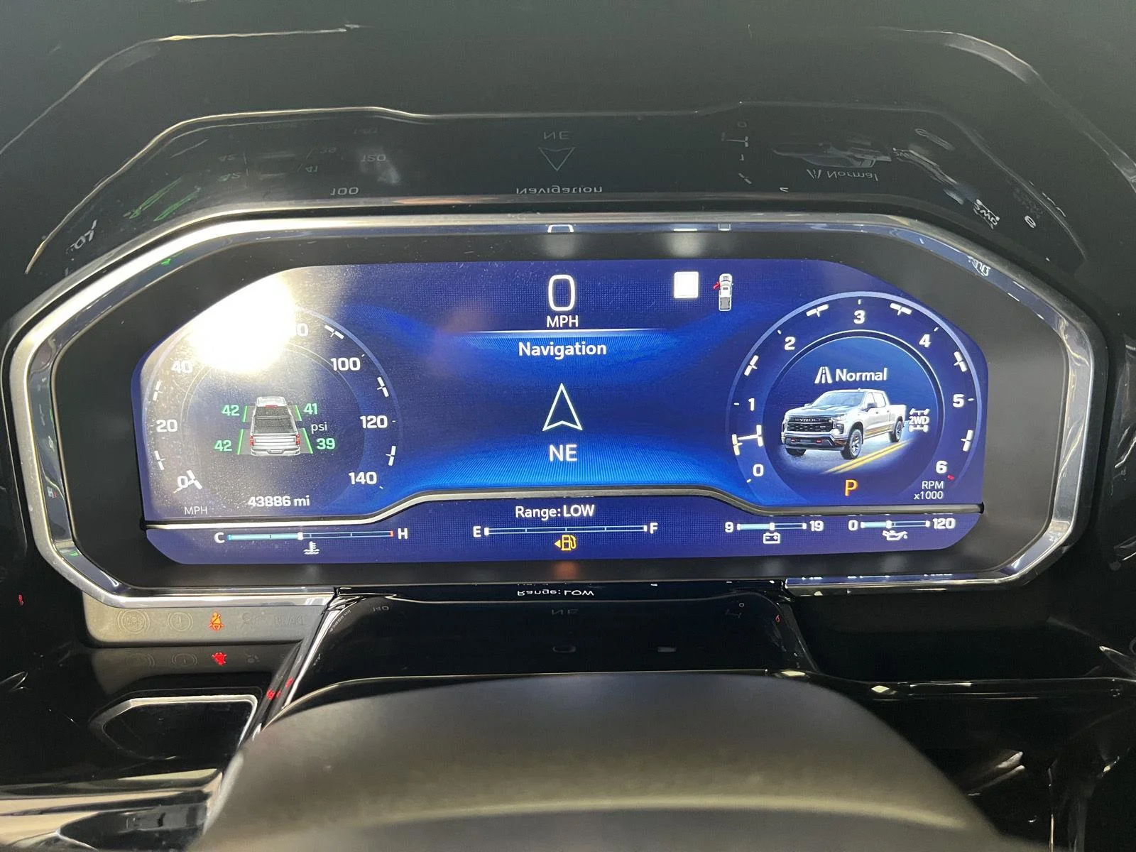 Used 2022 SUMMIT WHITE Chevrolet LT Trail Boss image 12